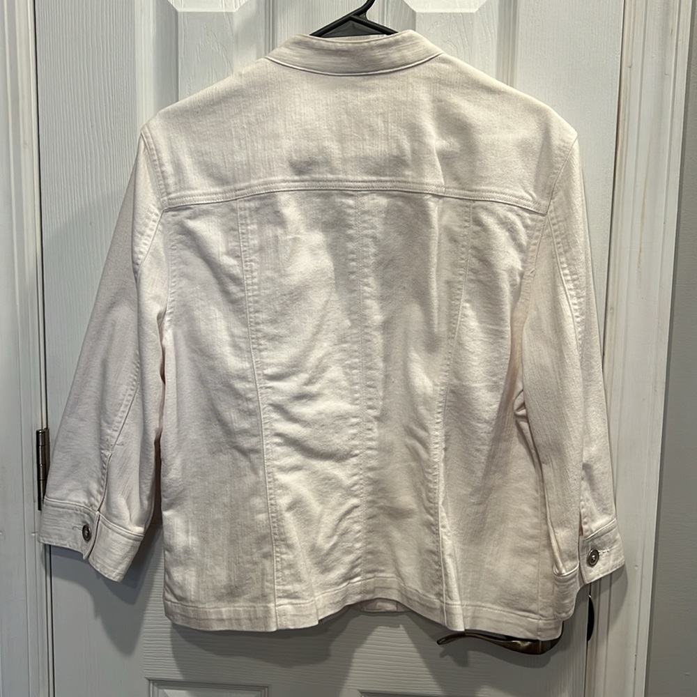Ruby Rd white denim jean jacket ruffle front with hook and eye closure - Picture 4 of 4